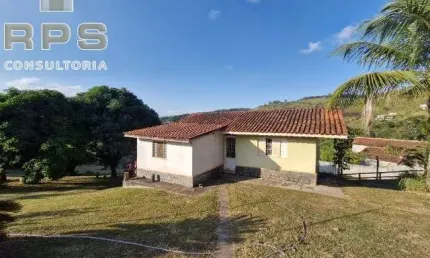 Chácara a venda no bairro Vitória Régia com vista espetacular e muito quintal!