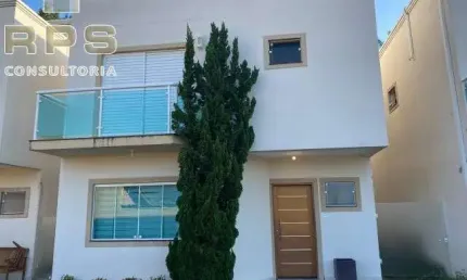 Casa no Residencial Trilhas das Flores para locação e venda , com  03 suites , sala, cozinha planejada, churrasqueira , 02 vagas de garagem
