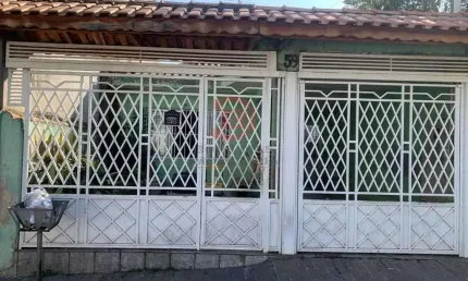 Casa terrea 2 quartos e 2 vagas de garagem - Vila Re