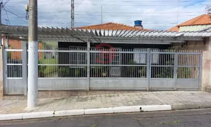 Casa terrea 2 quartos, casa nos fundos 1 quarto - 2 vagas de garagem e quintal - vila granada