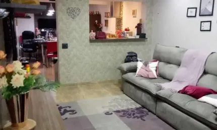 Sobrado espacoso com 2 quartos ( 1 suite ) e 2 vagas garagem cobertas - Vila Re