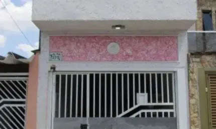 Sobrado na vila sao francisco  vende-se ou permuta por casa ou apartamento na praia grande.