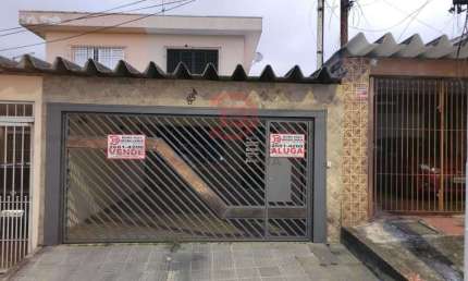 Lindo sobrado na Vila Re, com otima localizacao e com quintal.