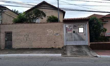 CASA TERREA A VENDA COM TERRENO E EDICULA NA VILA RE