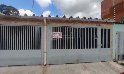 Casa Terrea  de 3 Dormitorios com 2 Vagas de Garagem a Venda no Burgo Paulista