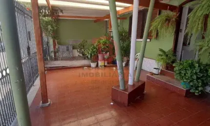 Casa terrea 3 quartos e 3 vagas de garagem e 2 casas nos fundos - Penha