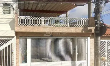 Casa a venda em Guarulhos: Sobrado com 4 quartos e suite no bairro Maricy