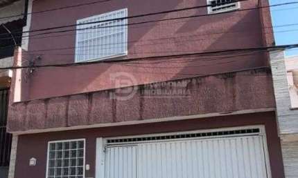 Sobrado a venda na Vila Re - 4 quartos (2 suites), 2 vagas de garagem.