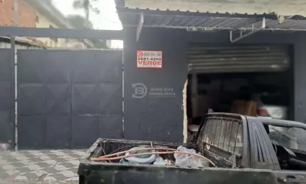 Terreno com cinco imoveis no local mais um salao otimo para renda ou para construtor