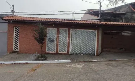 Sobrado a Venda em Cidade Patriarca, Sao Paulo: 4 Quartos com 1 Suite e 5 Vagas de Garagem.