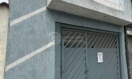 Sobrado a venda - 2 quartos (1 suite) e 1 vaga de garagem - Vila Re