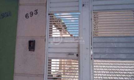 Casa em conjunto residencial para alugar na Vila Re, Sao Paulo - 2 dormitorios e vaga de garagem.