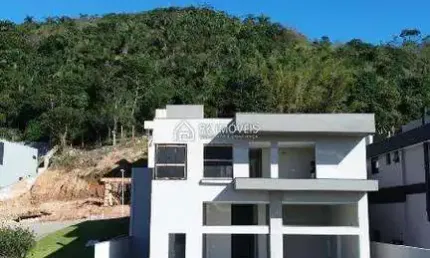 Casa com 4 Suítes, Piscina Incrível e Natureza ao Redor – Ingleses Norte
