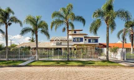 Incrível refúgio de descanso na Daniela - casa com 5 suítes, 600m da praia, pronta pra morar!