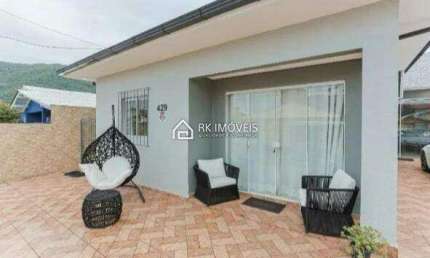 Linda casa com 4 quartos e energia solar no Rio Vermelho!