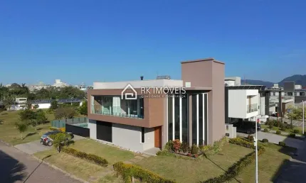 Casa para aluguel, 4 quartos, 3 suítes, 2 vagas, Ingleses do Rio Vermelho - Florianópolis/SC