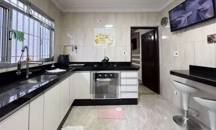 Casa para Venda em Suzano, Cidade Edson, 1 dormitório, 1 suíte, 4 banheiros, 2 vagas