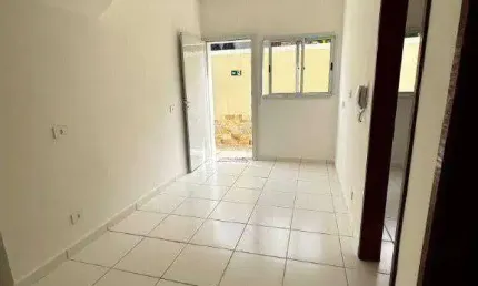 Casa com 2 quartos  à venda por R$ 207.300 - Cidade da Criança - Praia Grande/SP