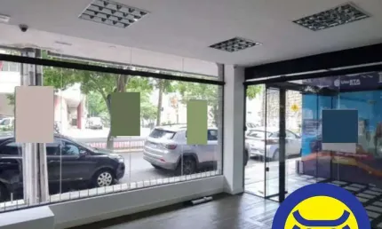 Loja à venda, com mezzanino , depósito e vaga no Centro de Florianópolis!