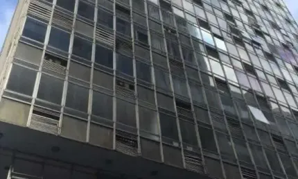 Sala comercial com 27,70m² privativos, 1 banheiro, venda, centro, Florianópolis.