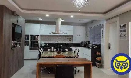 Casa 6 quartos (3 suites) em Condomínio Fechado no Cacupé