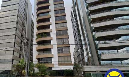 Apartamento na Beira Mar Norte com 4 quartos, sendo 2 suítes, frente para o mar