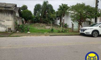 Terreno com 429,60m2 de área a venda no bairro Abrãao - Fpolis - SC
