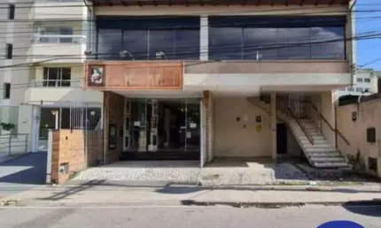 Casa comercial com 582m² de área construída, à venda, Av. Hercílio Luz, Centro, Florianópolis