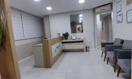 Sala Comercial com 212m² de área útil, totalmente reformada - Centro, Fpolis