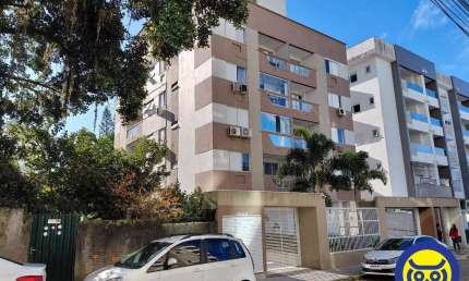 Apartamento de 2 quartos com vaga de garagem na Trindade.
