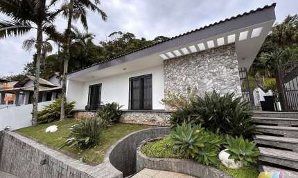 Casa com 3 quartos para alugar na Rua Professor Joaquim Santiago, Centro, São Francisco do Sul