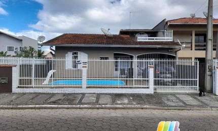 Sobrado com 3 dormitórios à venda, 220 m² por R$ 680.000,00 - Praia da Enseada - São Francisco do S