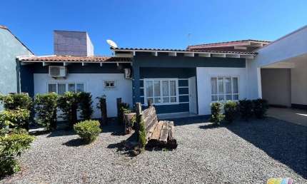 Casa com 4 quartos para alugar na Rua Armazém, Ubatuba, São Francisco do Sul