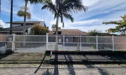 Casa com 3 quartos para alugar na Rua Catanduvas, Ubatuba, São Francisco do Sul