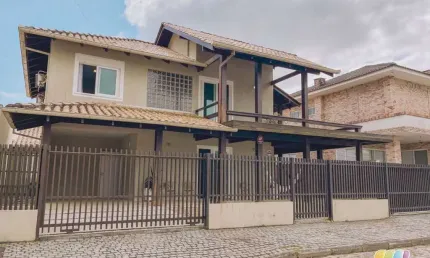Casa com 5 quartos à venda na Rua Montevideu, Itaguaçu, São Francisco do Sul
