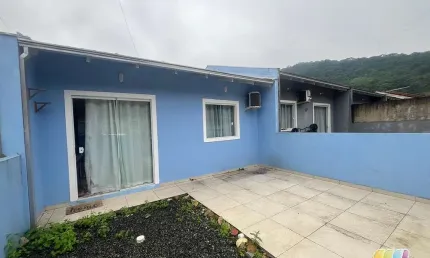 CASA GEMINADA PARA LOCAÇÃO NA REGIÃO CENTRAL, SÃO FRANCISCO DO SUL,SC