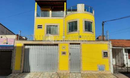 Casa Triplex à Venda no Nova Metrópole em Fortaleza/CE