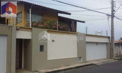Casa Alto Padrão à Venda na Parquelândia em Fortaleza/CE