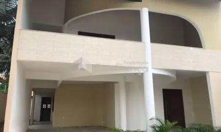 Casa Alto Padrão à Venda no Bairro Edson Queiroz em Fortaleza/CE