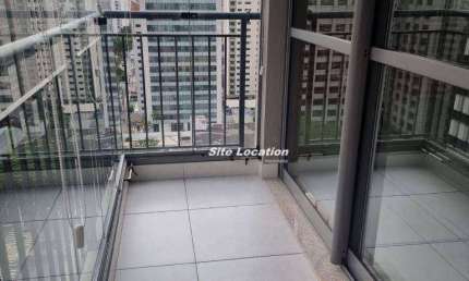 120714 Studio com varanda, ar-condicionado a 50 metros da Estação de Metrô Moema, Condomínio com Lazer