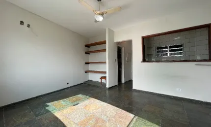Sala living/vista mar/banheiro/cozinha conceito aberto/lazer total