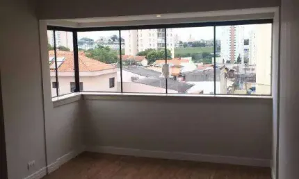 Apartamento com 114 metros quadrados bem distribuídos.