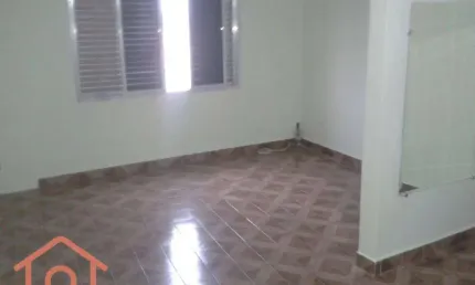 Sobrado em bairro tranquilo para famílias que apreciam espaço e tranquilidade!