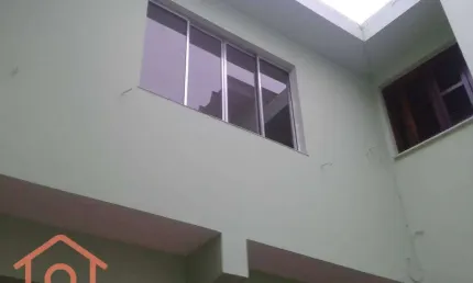 Sobrado em bairro tranquilo para famílias que apreciam espaço e tranquilidade!
