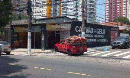 Ponto de Esquina em avenida de alto fluxo de autos e pedestres.