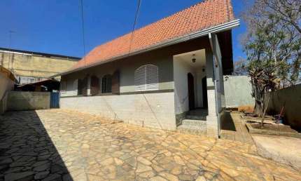 Casa com 3 Quartos e 4 banheiros à Venda, 372 m² Bairro Cinquentenário Belo Horizonte/MG.