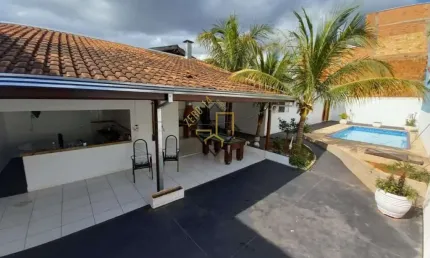 Excelente imóvel com 3 quartos sendo uma suíte / Bem localizado / área de lazer /