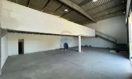 Galpão Comercial 250m² na BR-101 em Emaus - Visibilidade e Espaço Sob Medida!