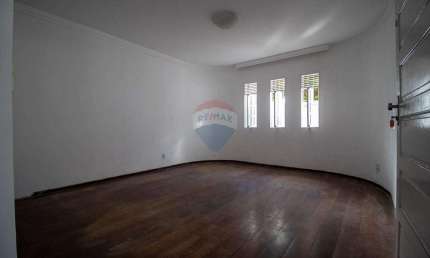 Invista em uma casa perfeita para você e sua família: ampla, bem localizada e com 4 Quartos, em Lagoa Nova