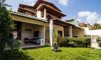 ALUGA-SE CASA DÚPLEX EM CAPIM MACIO COM 06 QUARTOS, SENDO 04 SUÍTES